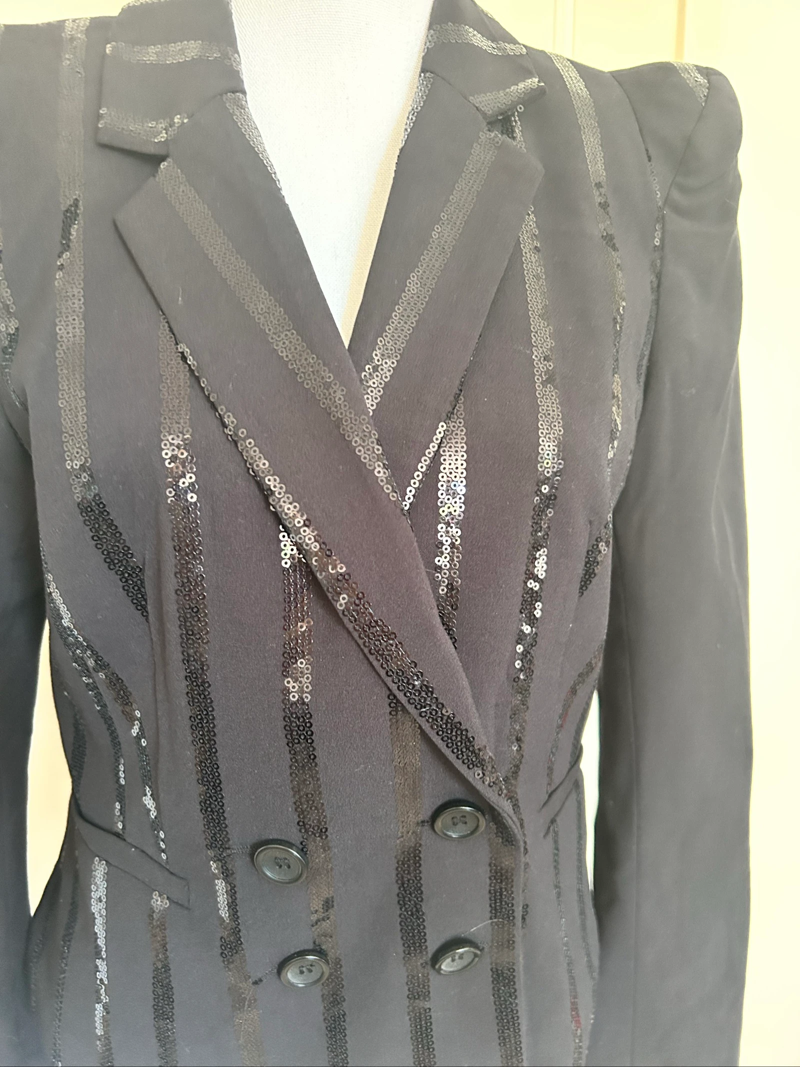H&M Blazer Negro con Mangas Abullonadas y Lentejuelas, Rayas Delgadas – Talla 42 que Queda como S / M – photo 2